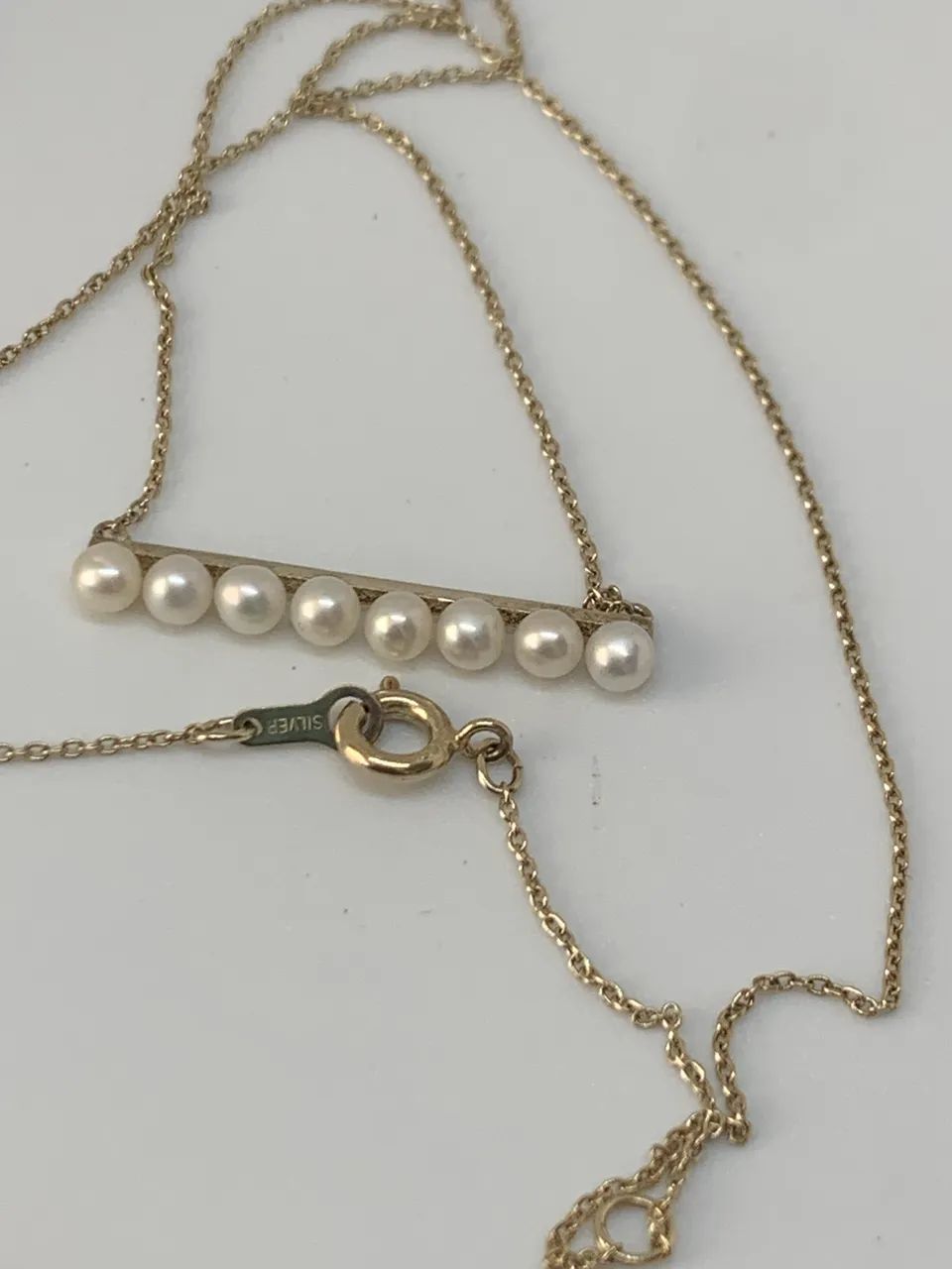 colar de prata com pingente com pérolas