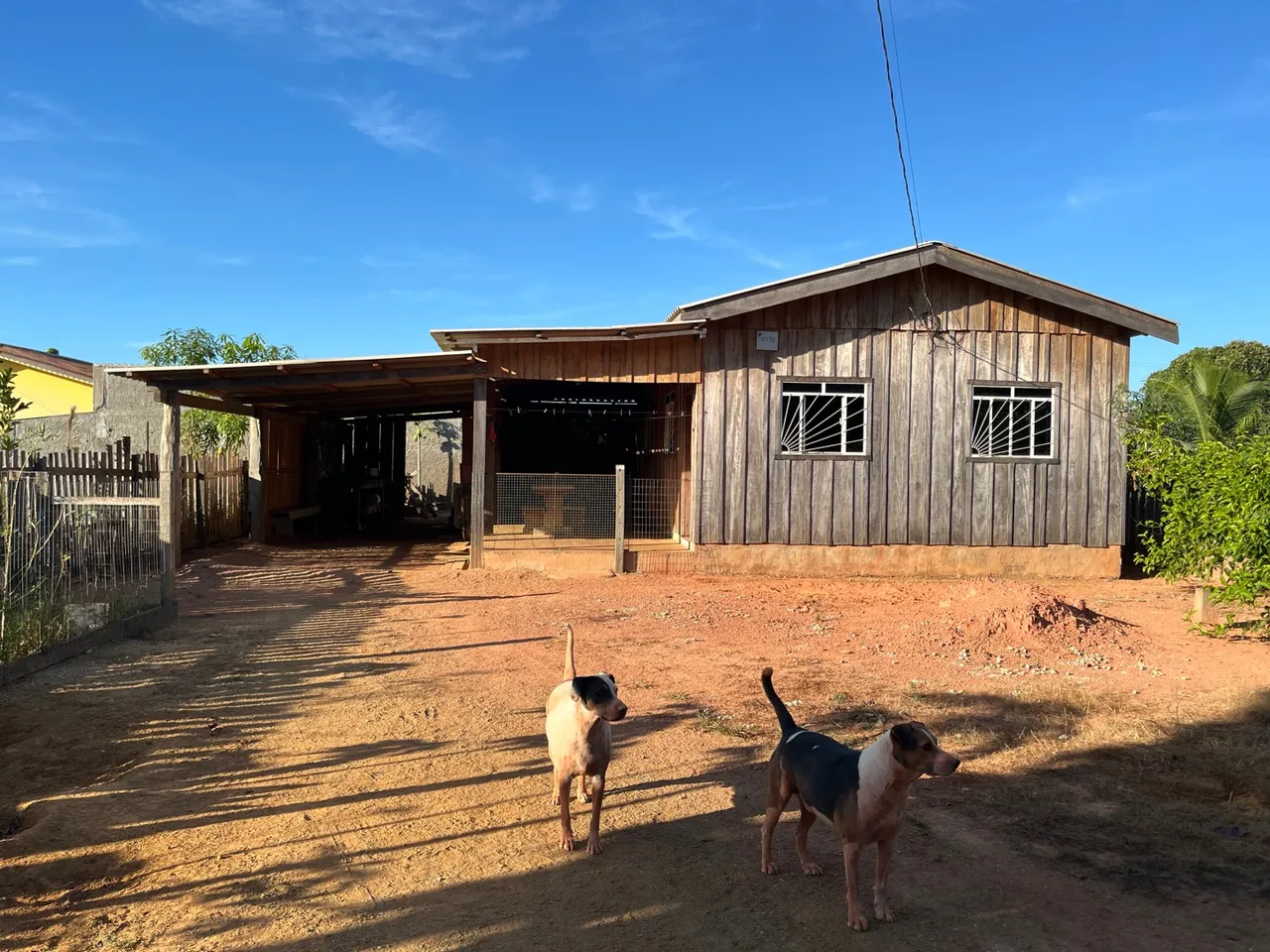 Casa de Madeira à Venda - Bairro Novo Horizonte, Alto Paraíso (RO)