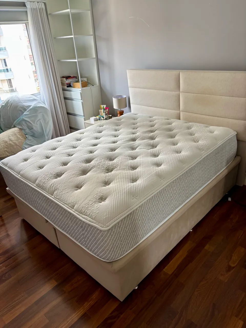 (Black Friday) Cama Queen: Colchão Premium Ortobom Orion + Box Baú de Suede