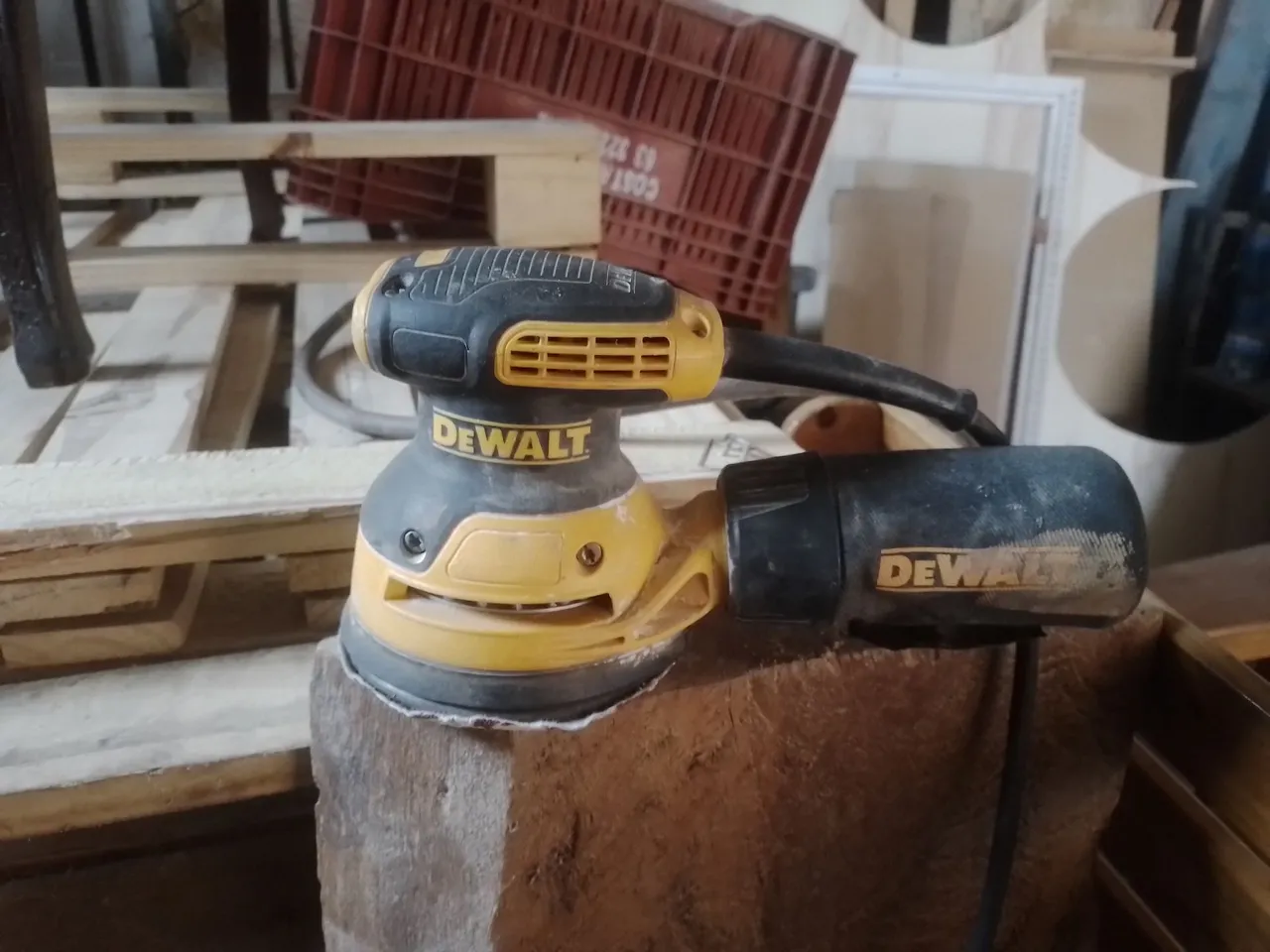 Lixadeira Orbital DeWalt