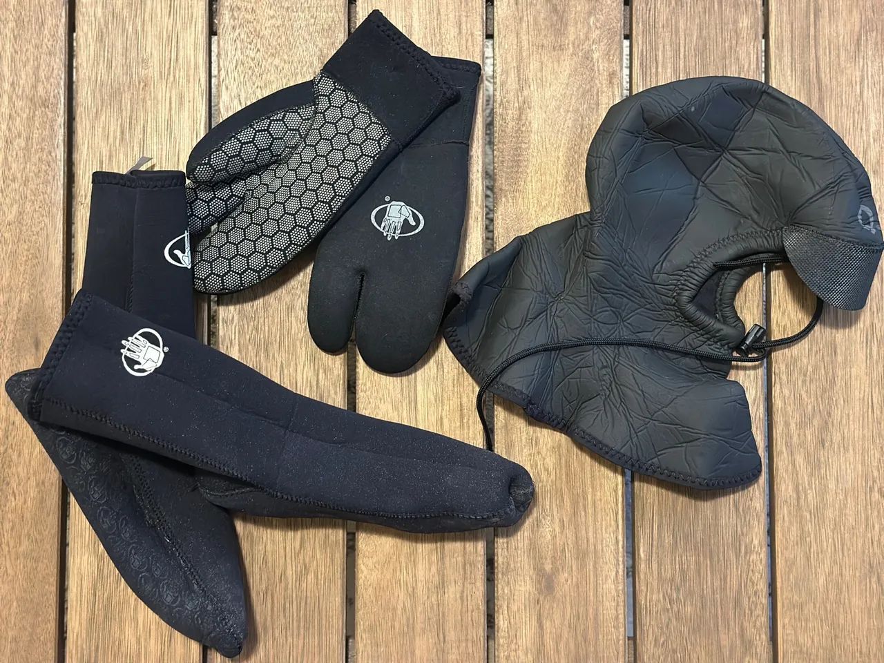 Kit surf - Luvas, touca e sapatos