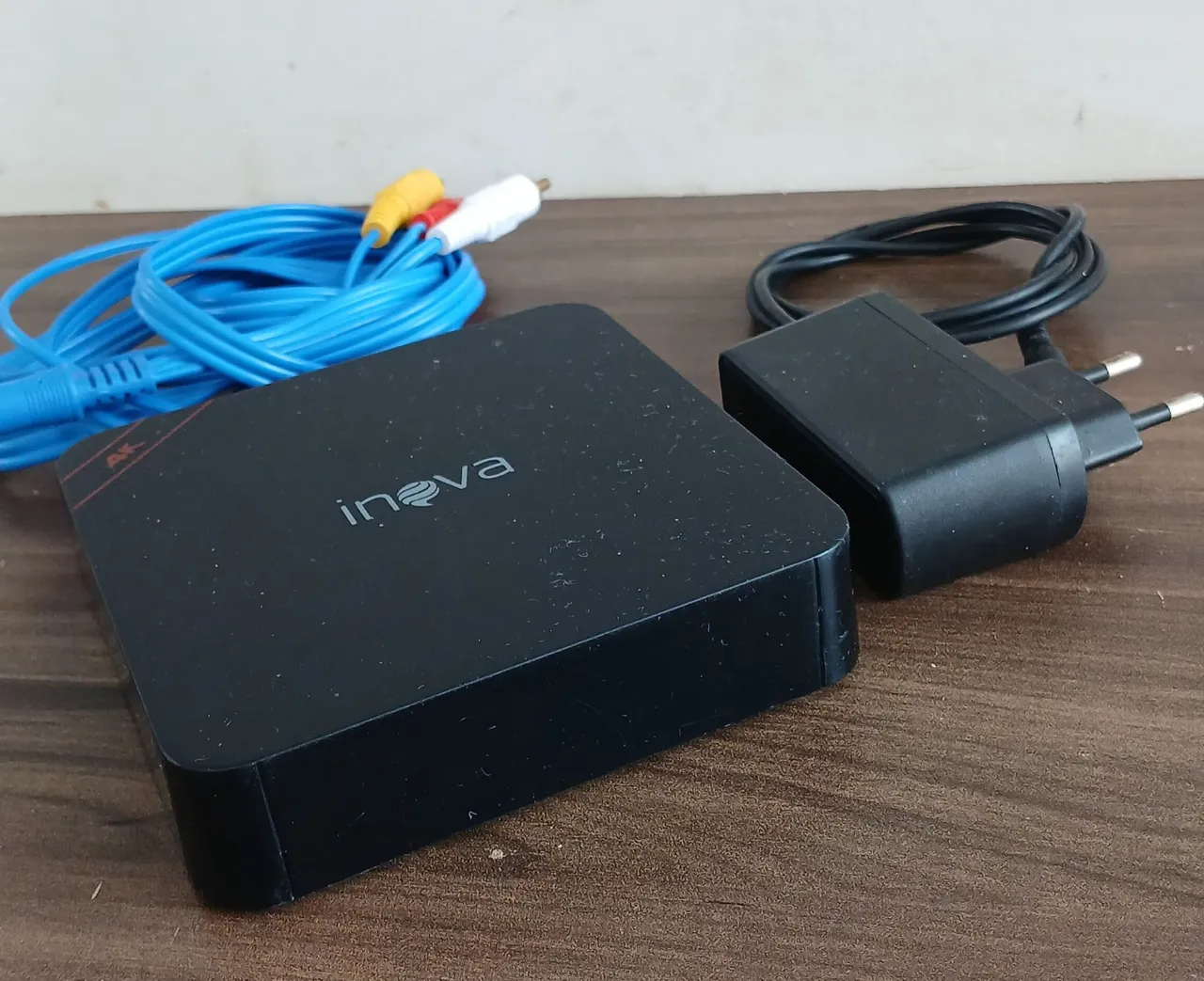 TV Box INOVA, em ótimo estado.