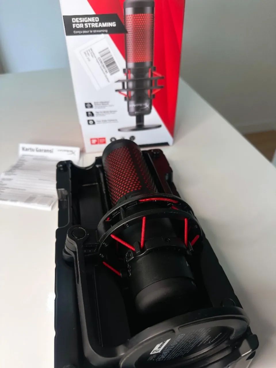 Microfone HyperX Quadcast em estado de novo