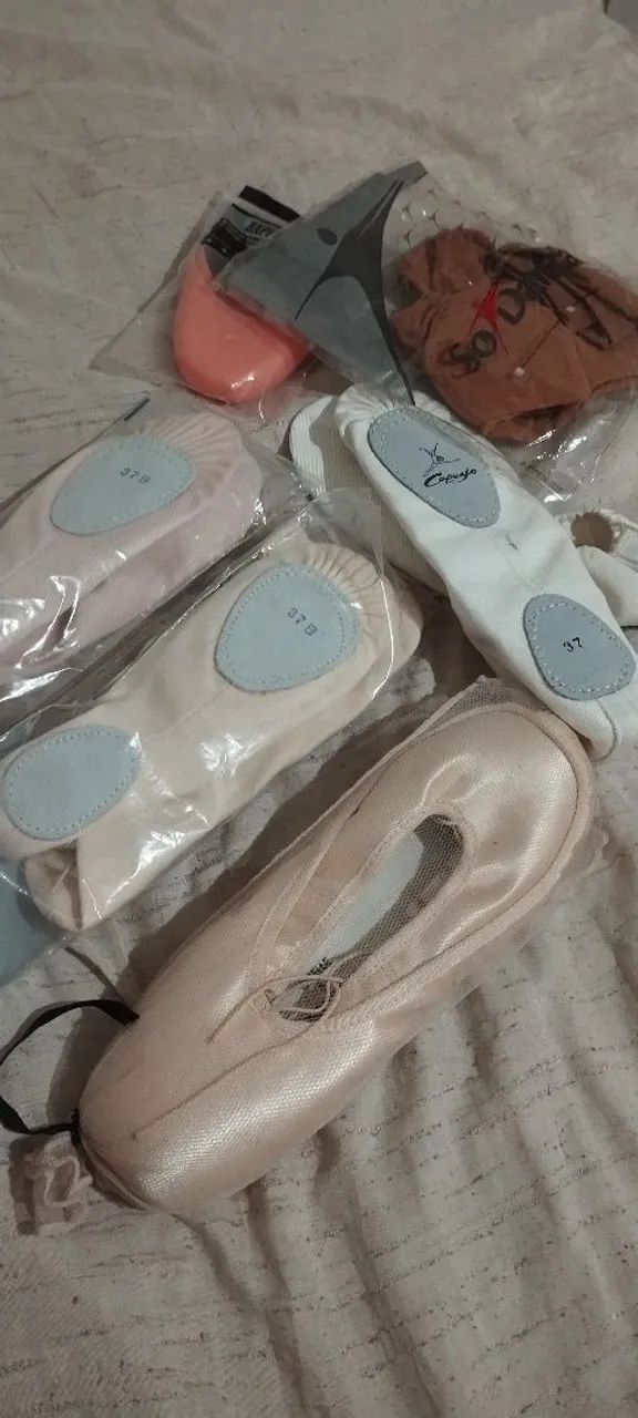Lote de sapatilhas NOVAS sem uso 63824593236739120