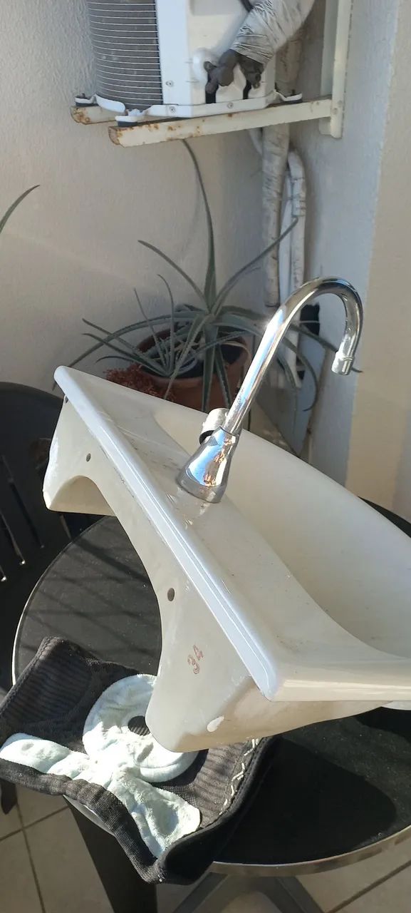 Pia e torneira ceramica branca - Foto 3