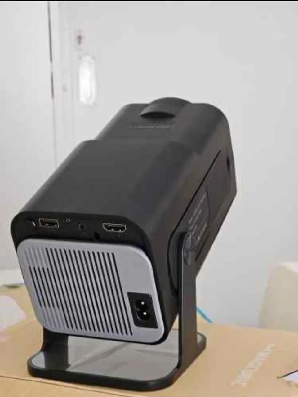 PROJETOR hy320 novo na caixa, entrego