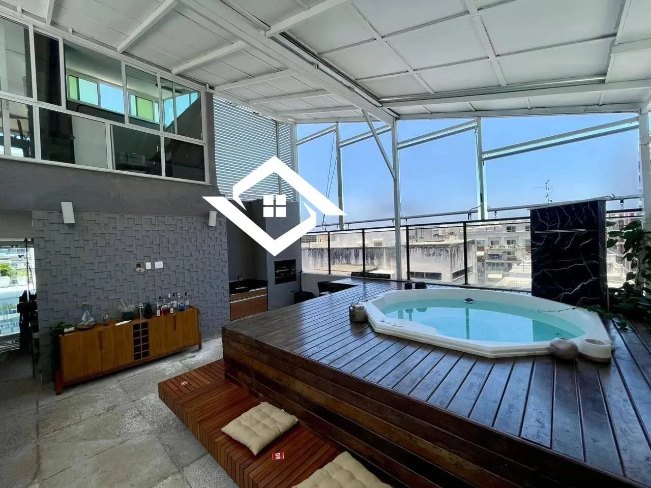 Alugo cobertura triplex em Ipanema classe AA Para pessoas exigentes