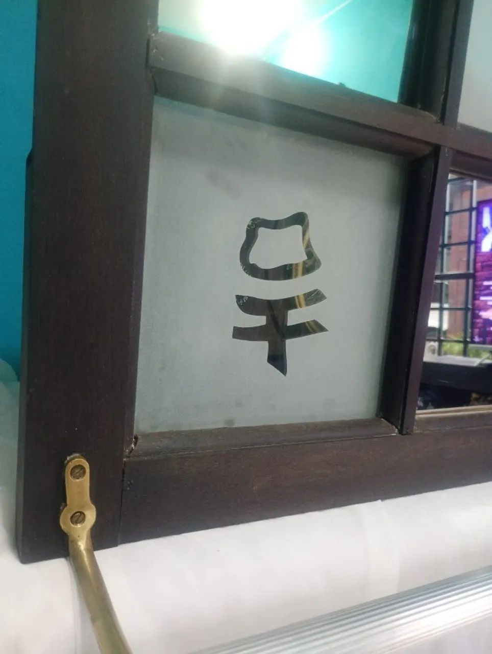 Porta toalha/ toalheiro em vitral com espelhos e kanji - Foto 6