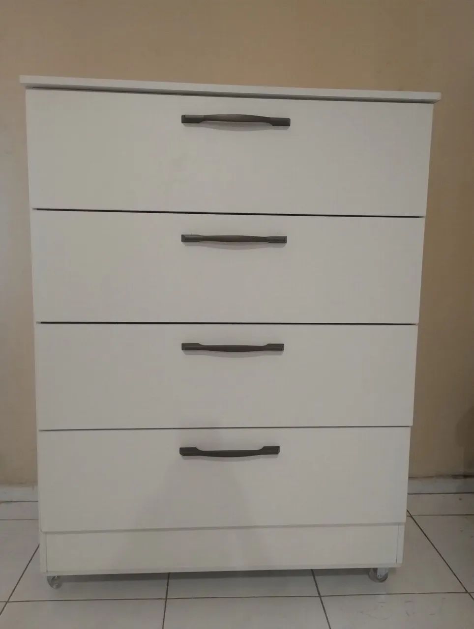 Gaveteiro Branco com 4 Gavetas