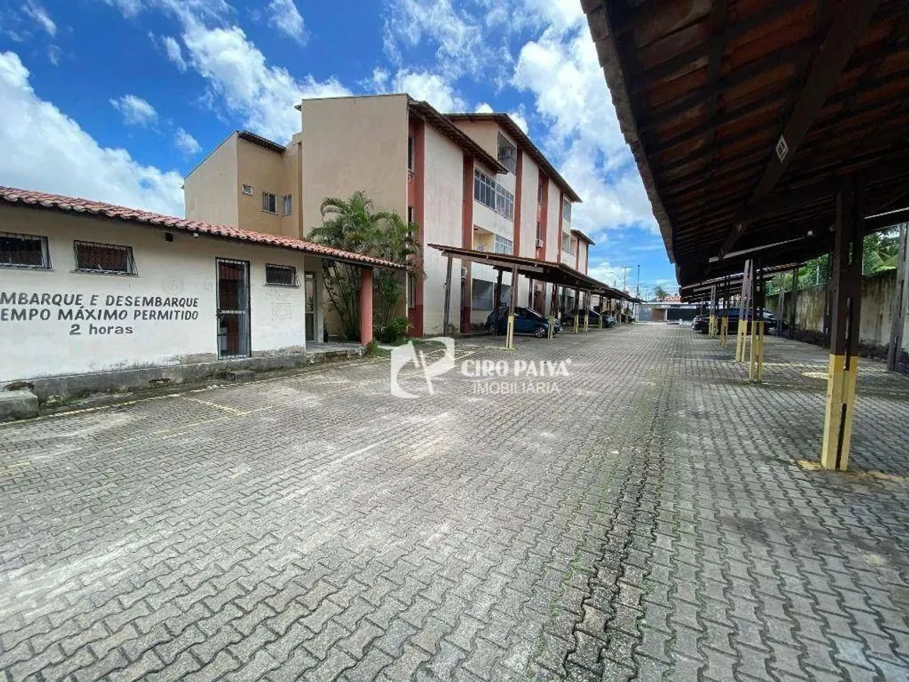 Apartamento com 3 dormitórios para alugar, 70 m² por R$ 1.982,86/mês - Cidade dos Funcioná