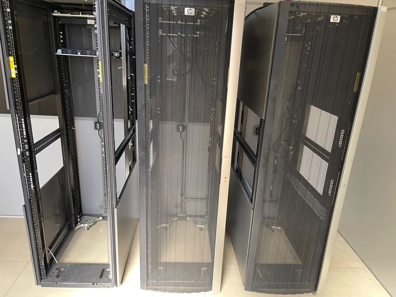 Rack HP 44u Completos c/ portas e laterais - Foto 3