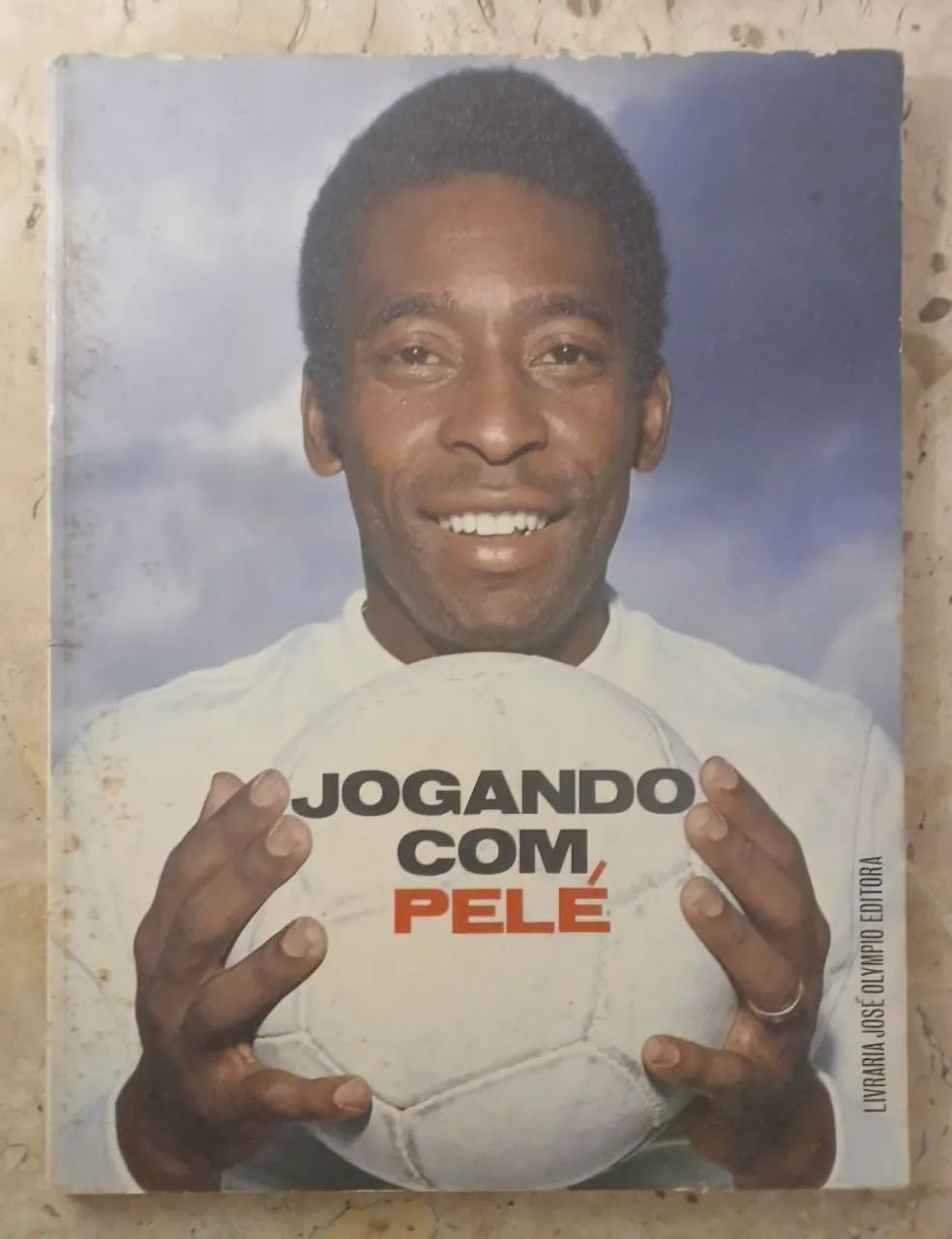 Livro Jogando com Pelé