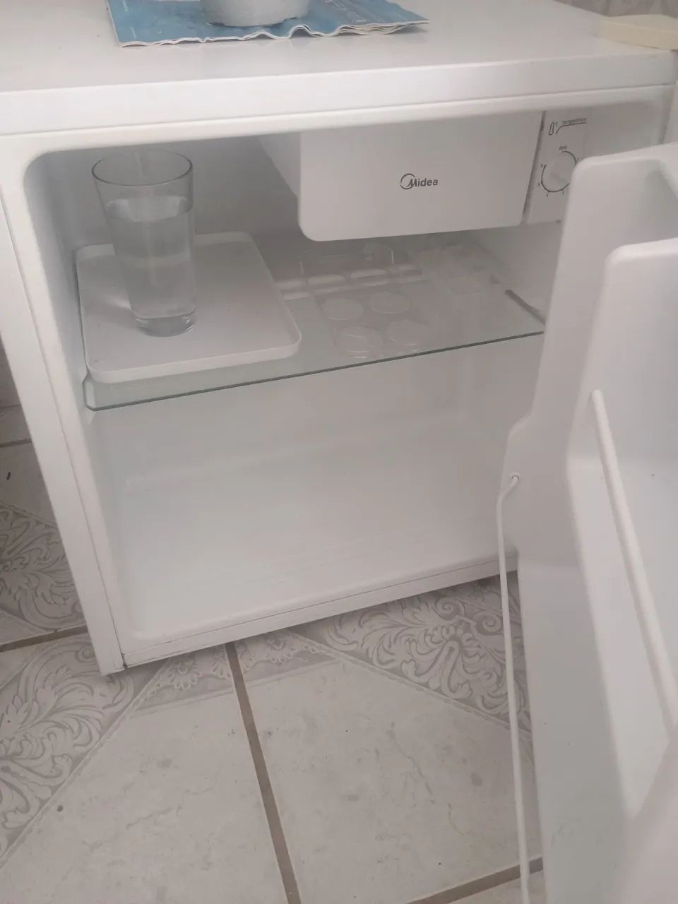 Frigobar Midea 