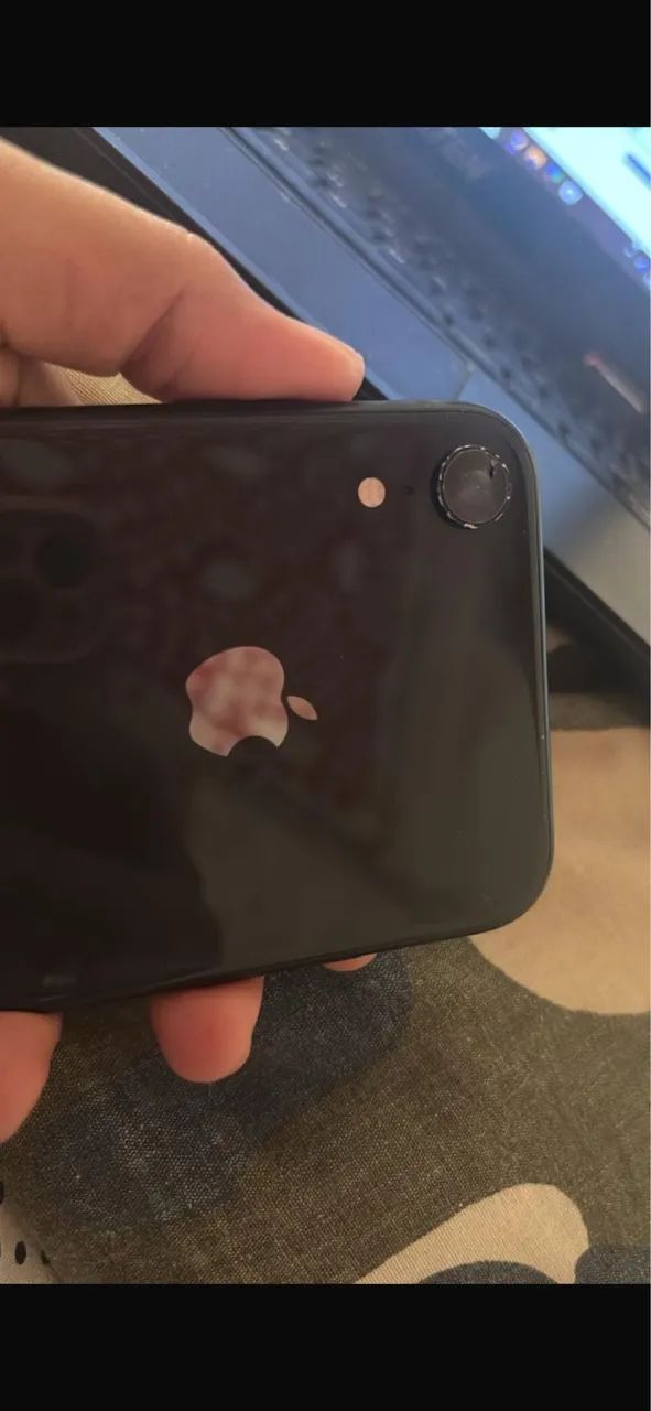 Vendo ou troco iPhone XR - Foto 2