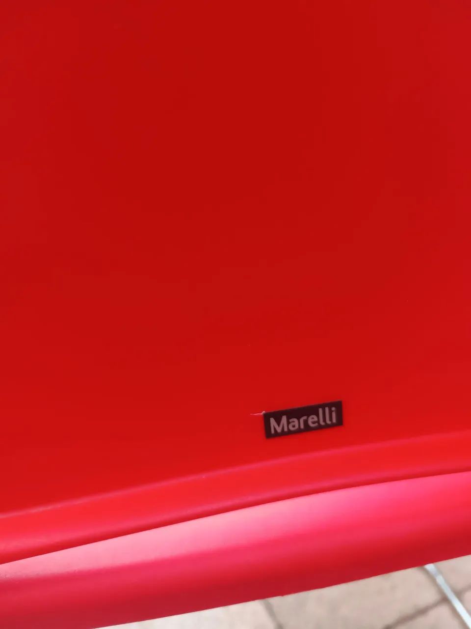 Cadeira empilhável Marelli - Foto 4