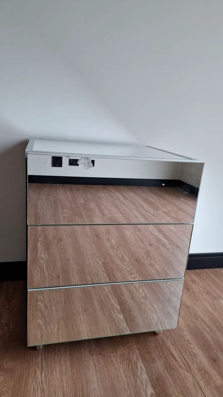 Mesa de Cabeceira Espelhada - Foto 2