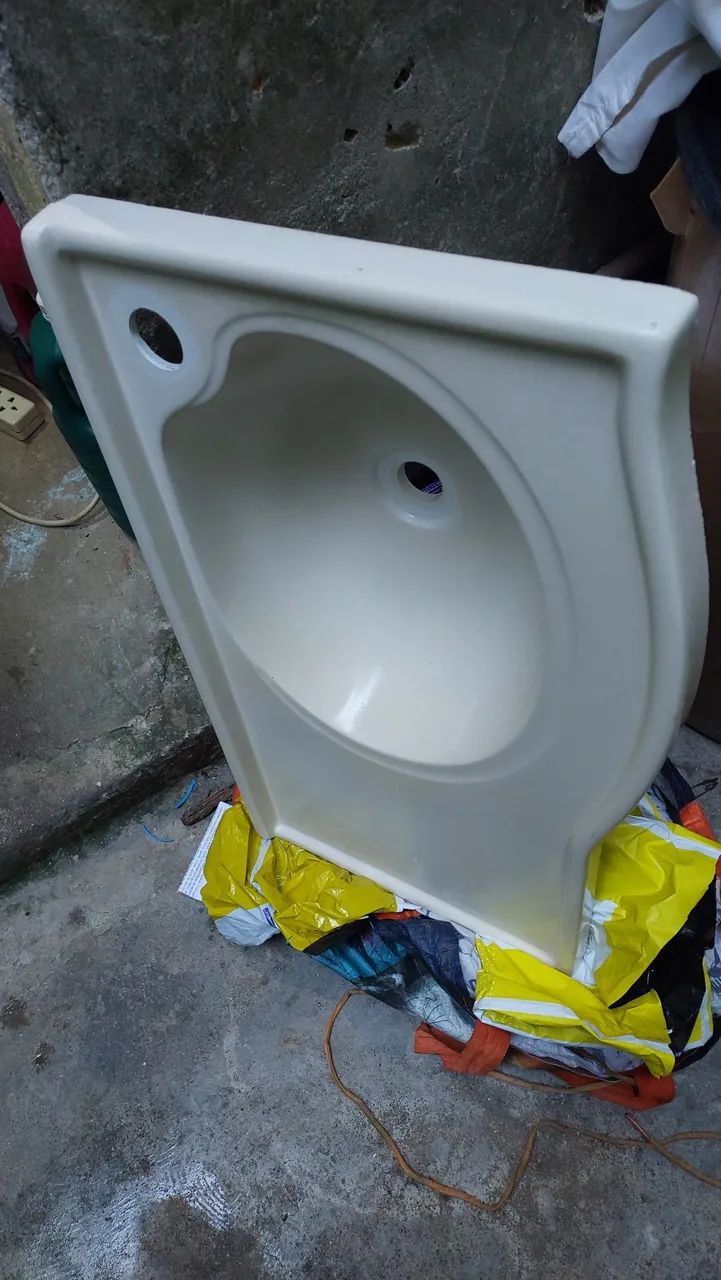  Pia Lavatório branca ,larg 58cm ,prof 30cm, prof na parte da Cuba 34cm . - Foto 2