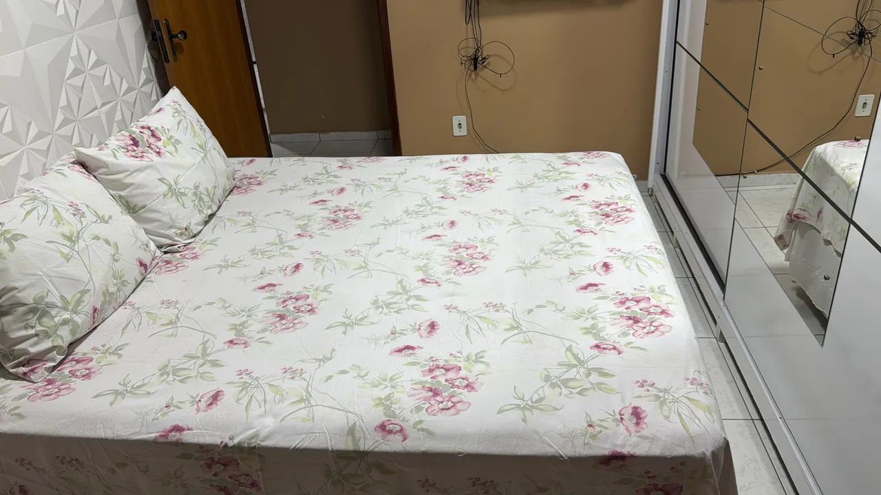 Vendo cama casal box Queen 