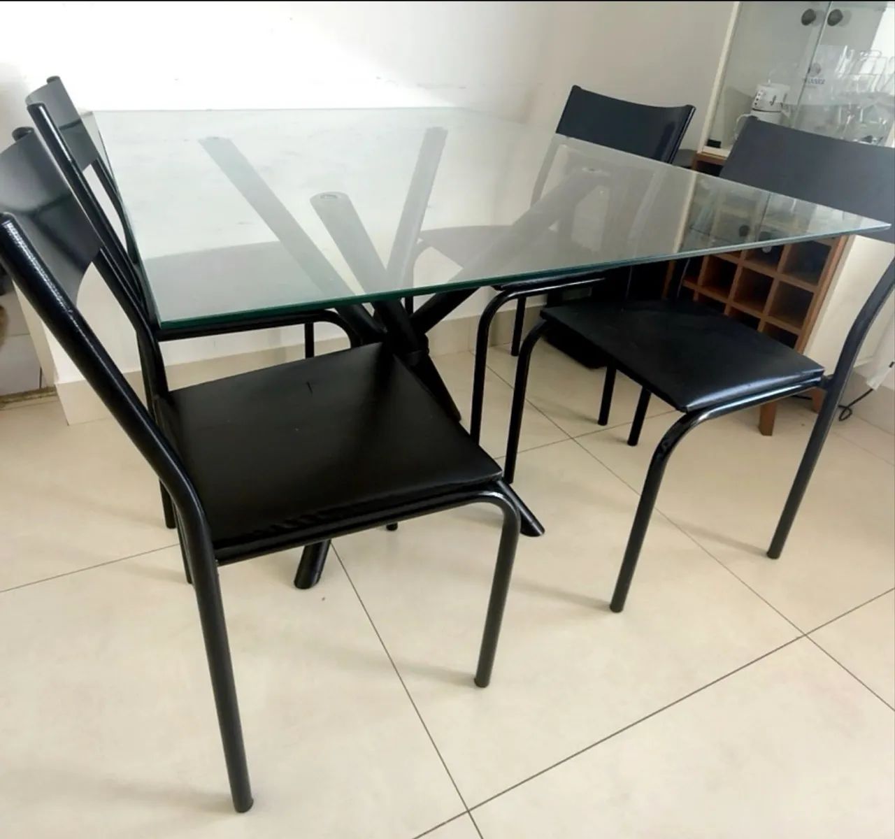 Mesa de vidro com 4 cadeiras - Foto 2