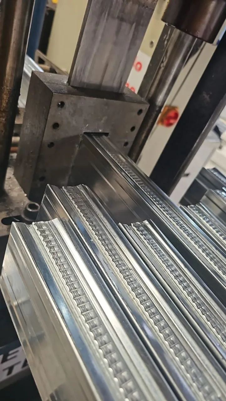 Perfiladeira de caibro Galvanizado  - Foto 3