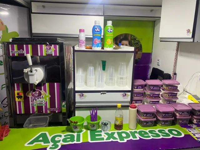 Trailer de Açaí com máquina e tudo.