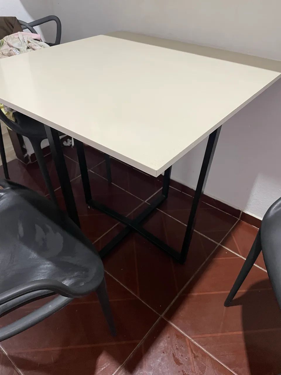 Mesa com 4 cadeiras em ótimo estado  - Foto 3