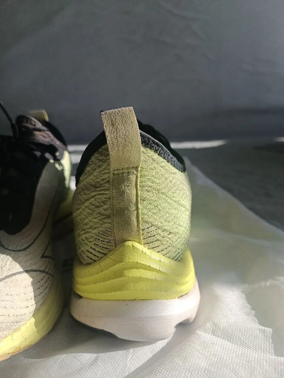 Tênis Mizuno Wave Aero 20 - Tamanho 41 - Calçados Esportivos