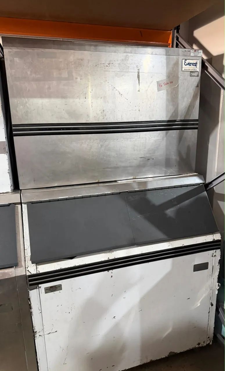 Máquina de gelo semi nova 150kg 