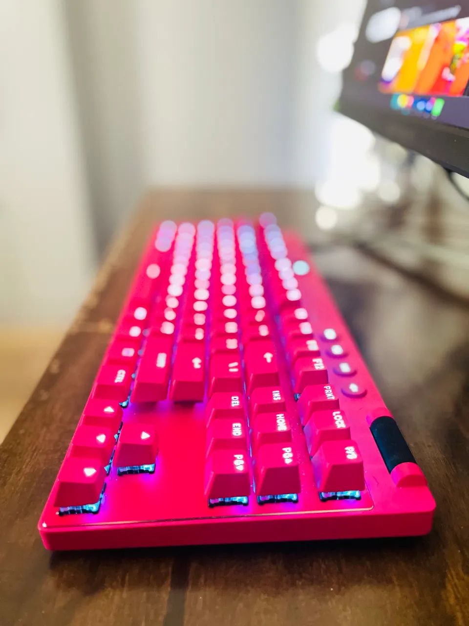 Teclado Logitech G PRO X TKL Rapid Magenta - Foto 3