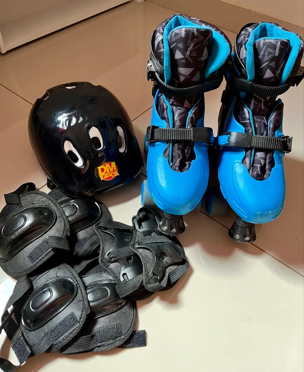 Patins Roller 4 Rodas Azul/Preto - Semi Novo