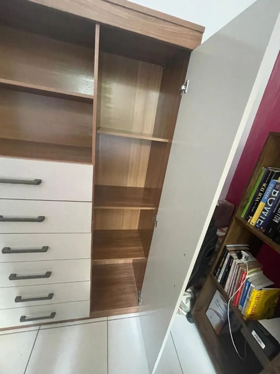 Linda cômoda com seis gavetas e porta com espelho - Foto 5