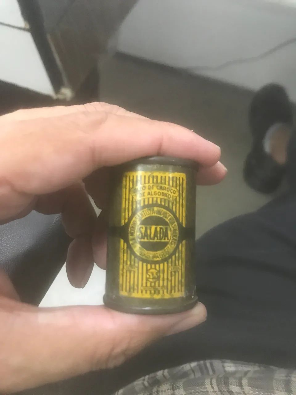 Lata miniatura óleo salada anos 50
