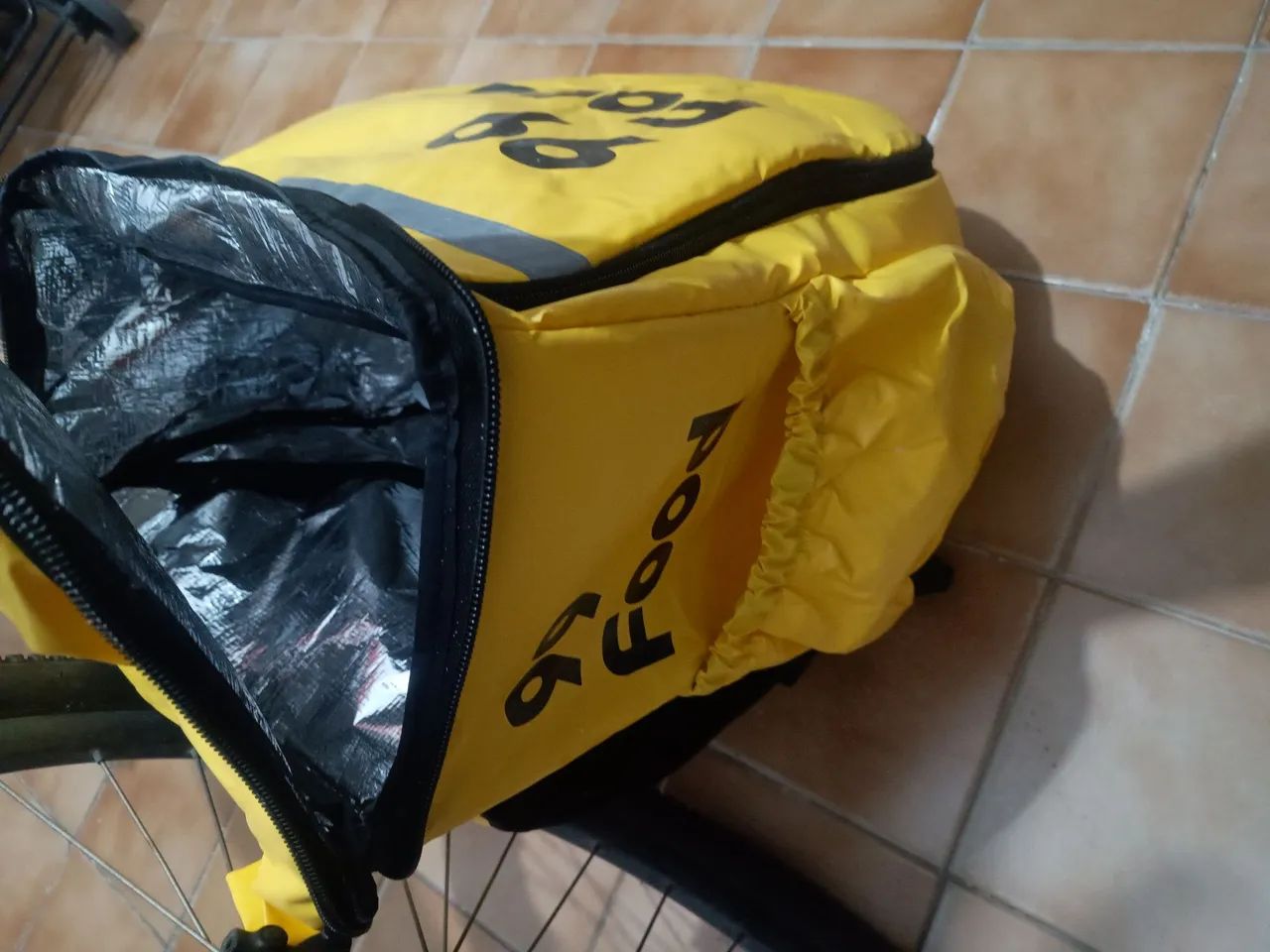 Bolsa beg da 99 nunca usada valor 150 - Foto 2