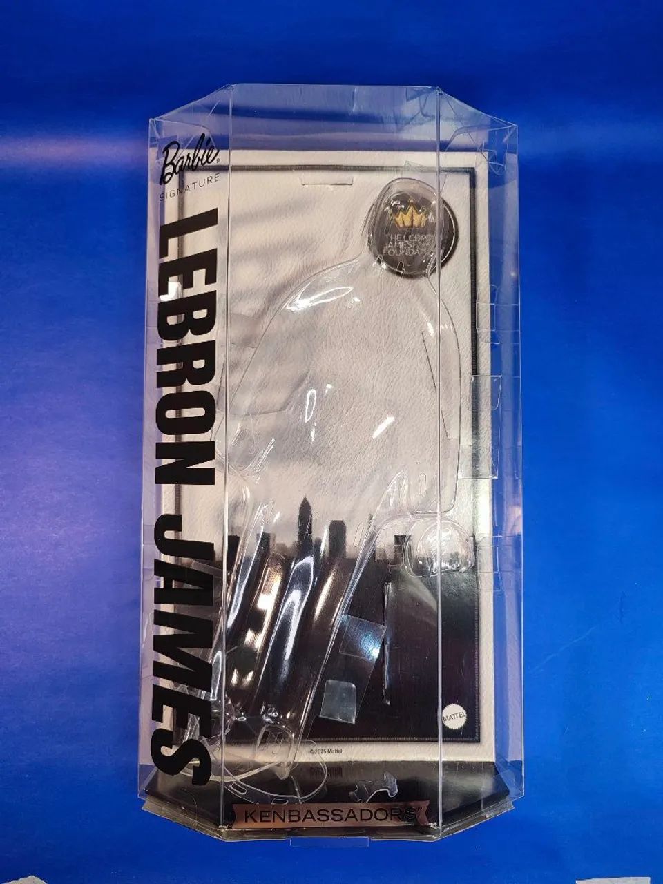 Caixa Barbie Collector Ken LeBron James 