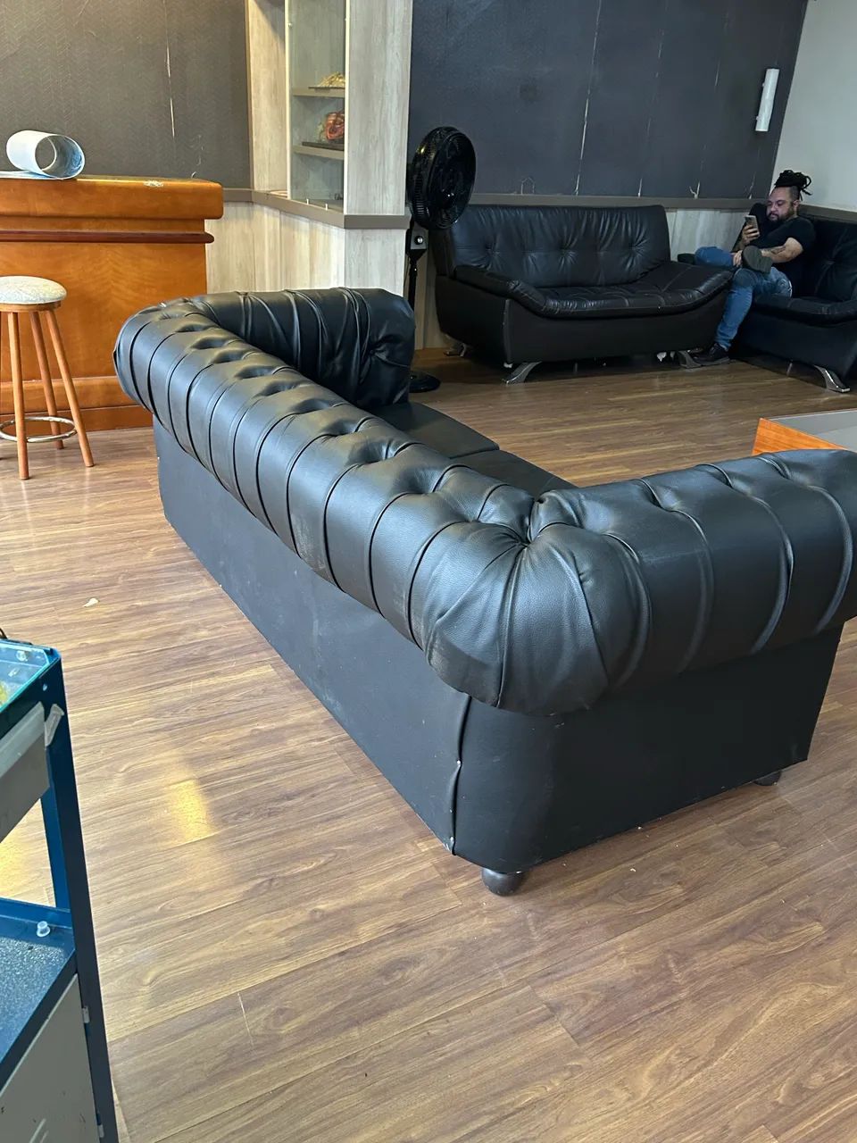 Sofá estilo chesterfield 
