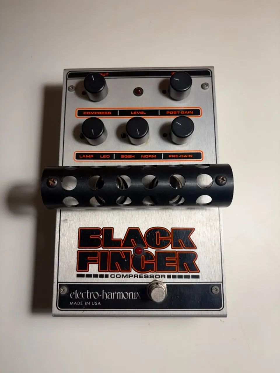 Pedal Electro Harmonix - Compressor - Black Finger - Com Fonte Original