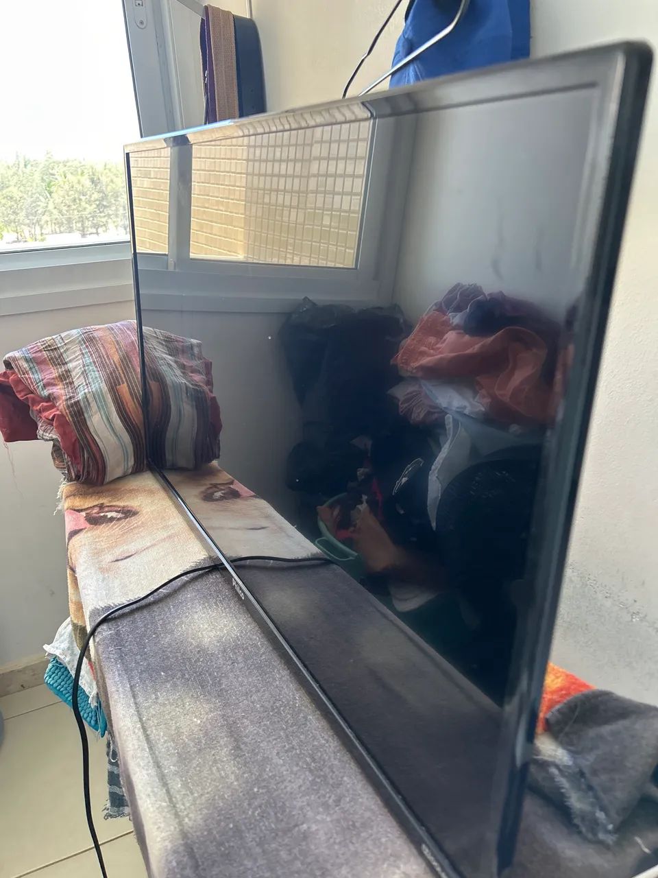 TV Philco quebrada (retirada de peças)