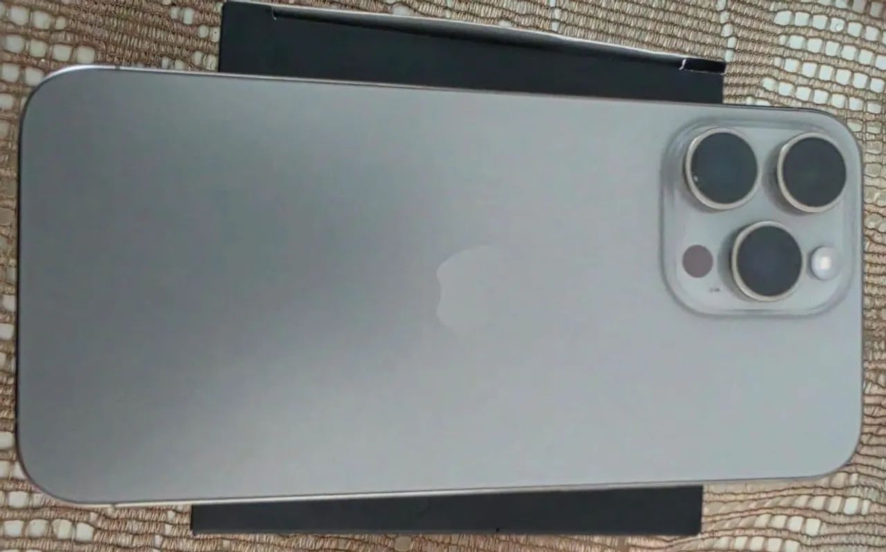 Iphone semi novo- NENHUMA MARCA DE USO - preço imperdível 