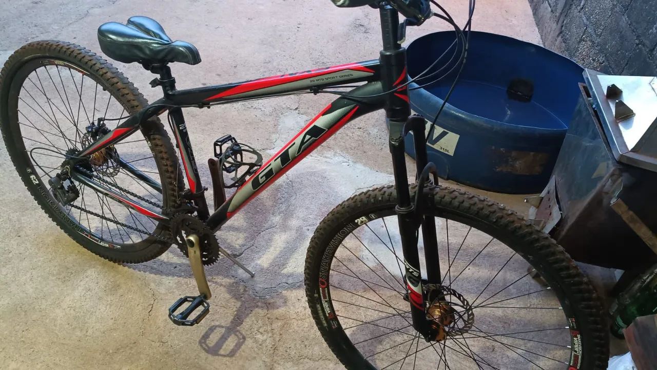 2 bike 29 pra venda pra ir hoje top chama se tiver interesse  - Foto 4