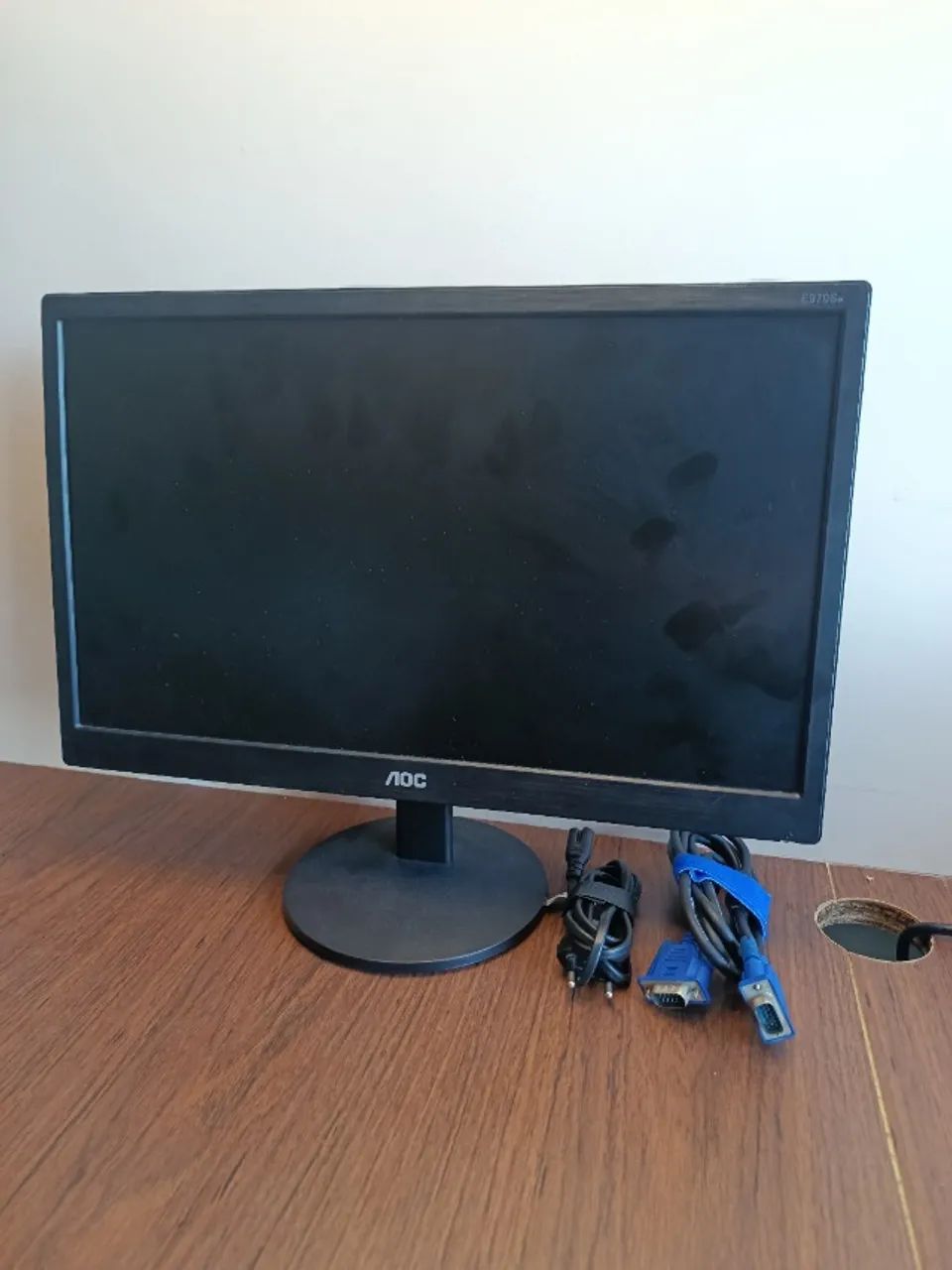Monitor AOC 18,5" LED Widescreen E970Swnl HD com Base e Cabos