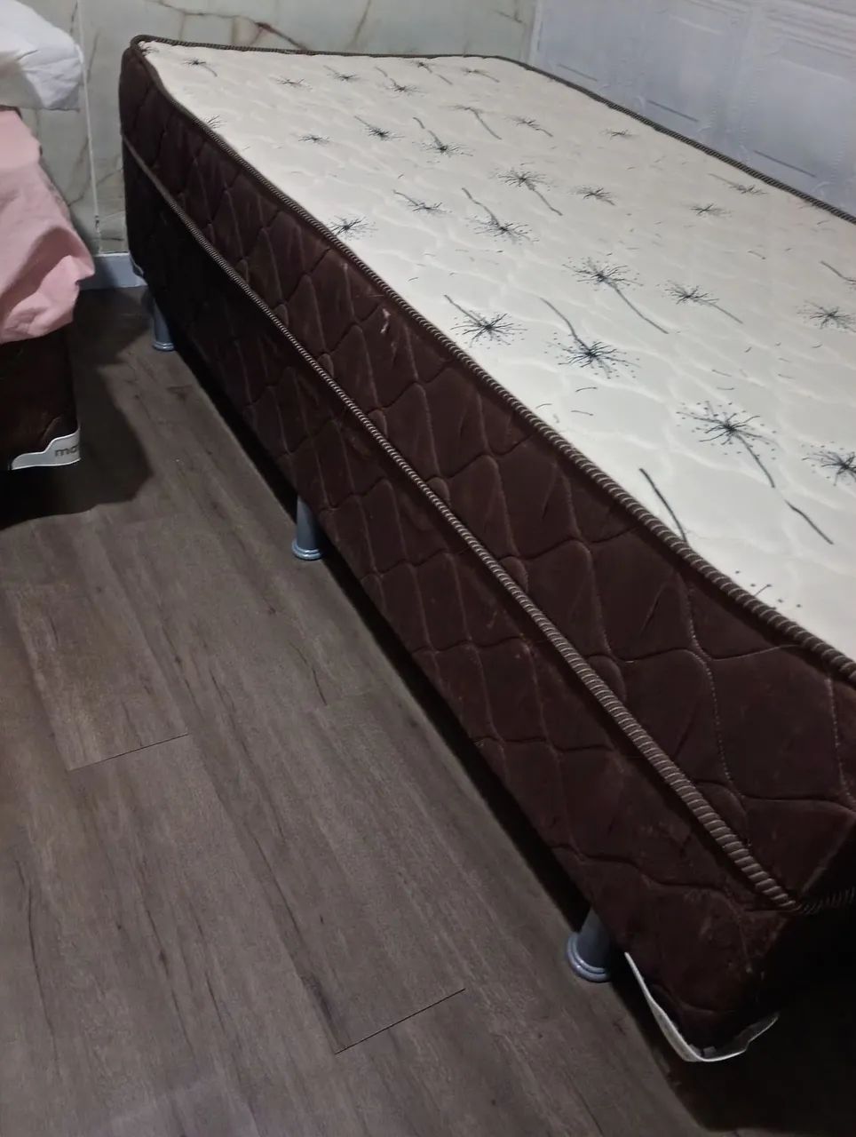Cama box solteiro semi nova usada 1 mês só 350,00