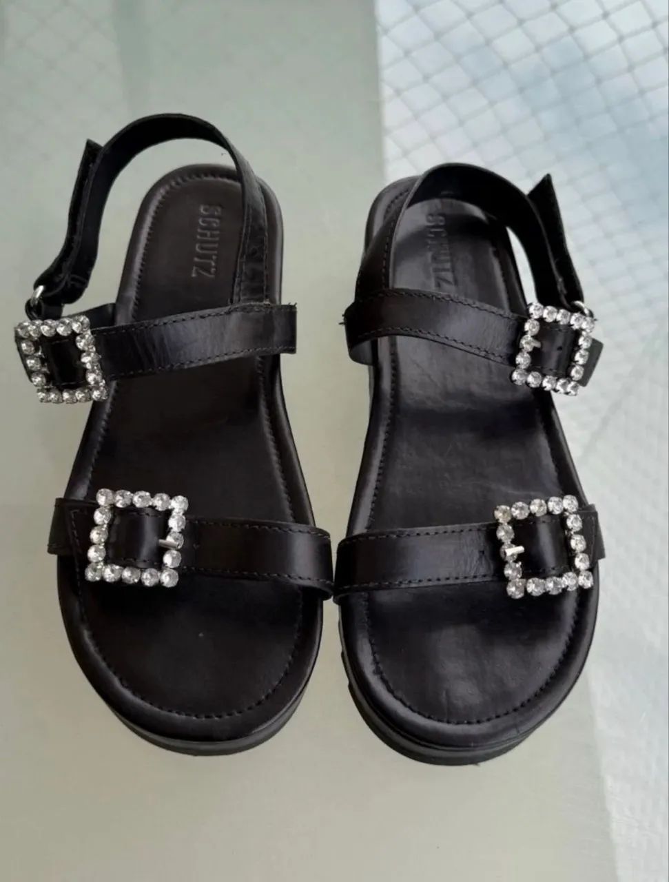 Sandália flatform preta SCHUTZ