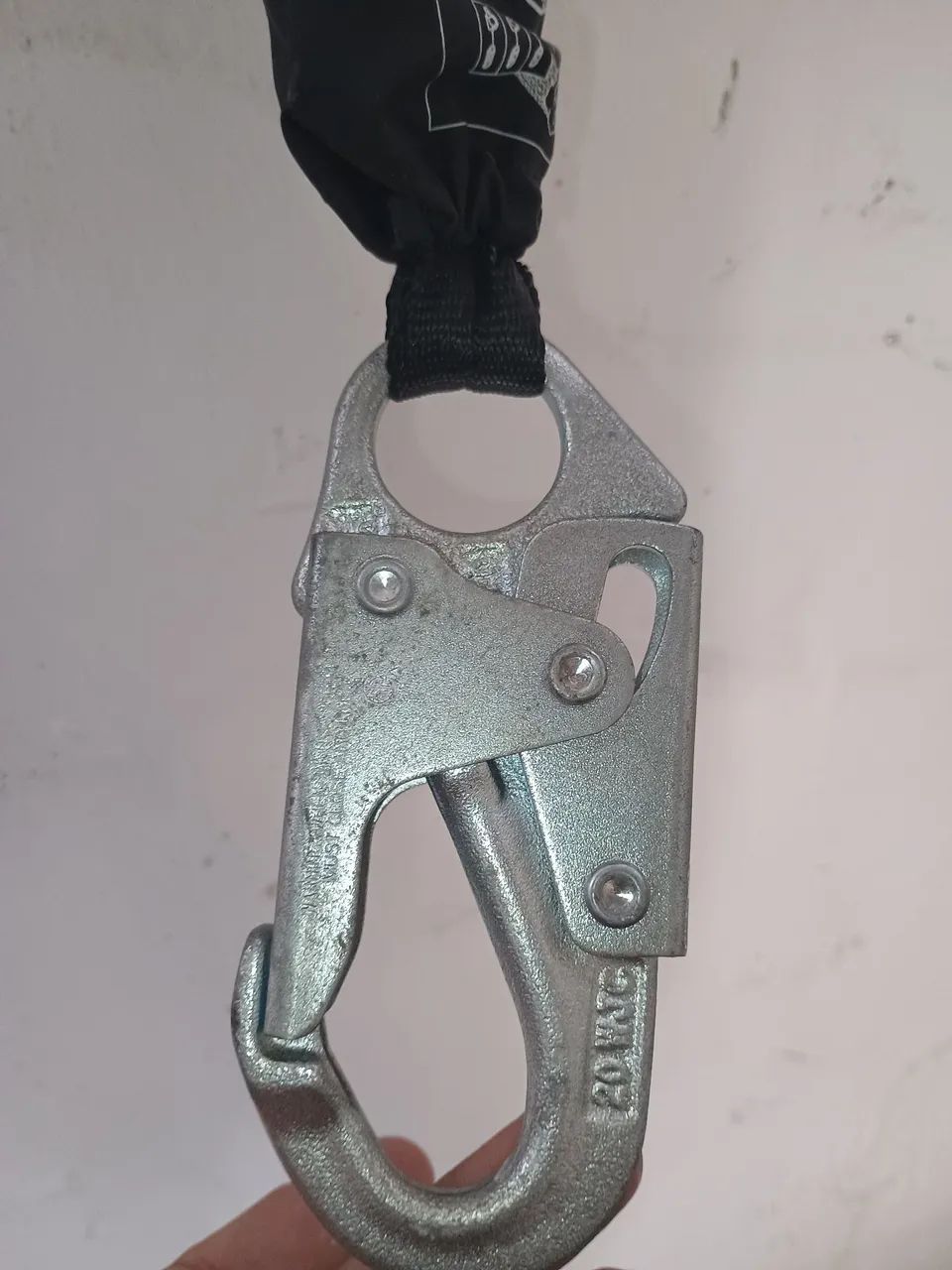 Talabarte com trava queda retrátil 3 metros da 3M - Foto 4