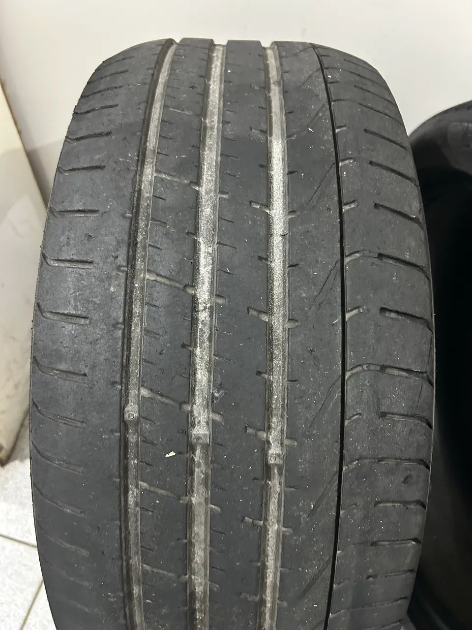 Jogo 4 pneus runflat aro 18 pirelli 275/35 245/40 carro - Foto 5