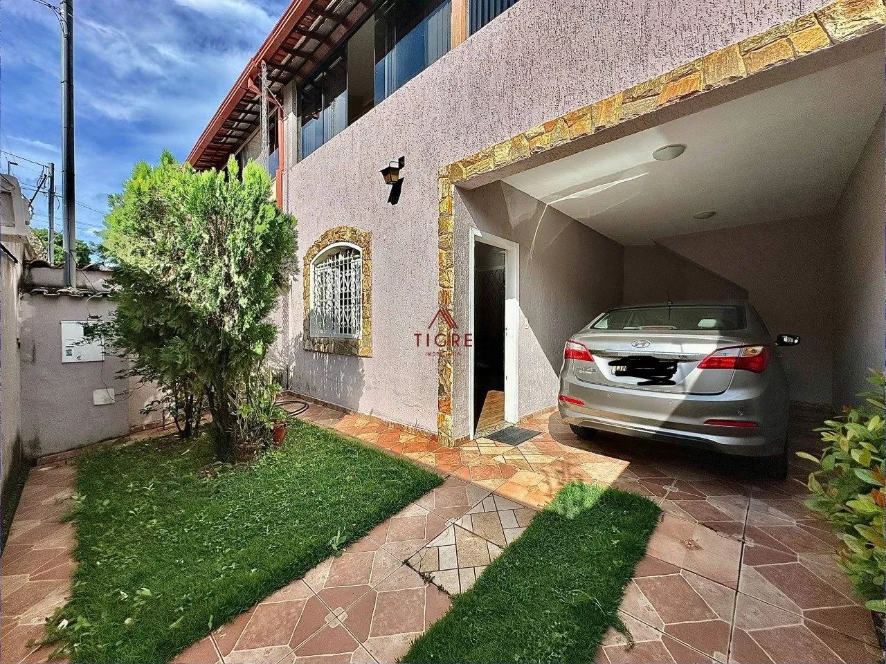 Casa com 4 Quartos à Venda, 140m² - Foto 2