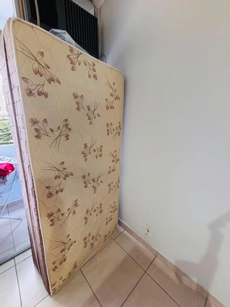 Cama box com colchão solteiro 