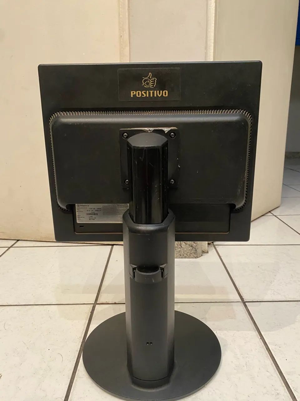 ? Monitor Positivo 10? Ajustável | Compacto, Clássico e em Bom Estado! - Foto 2