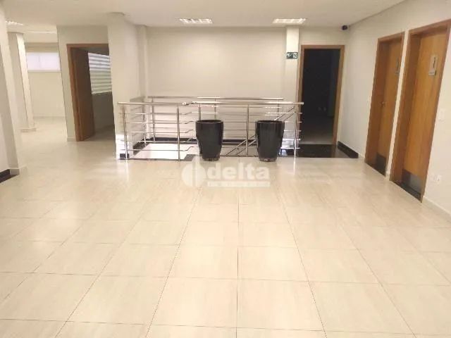 Prédio Padrão em Uberlândia - Foto 4