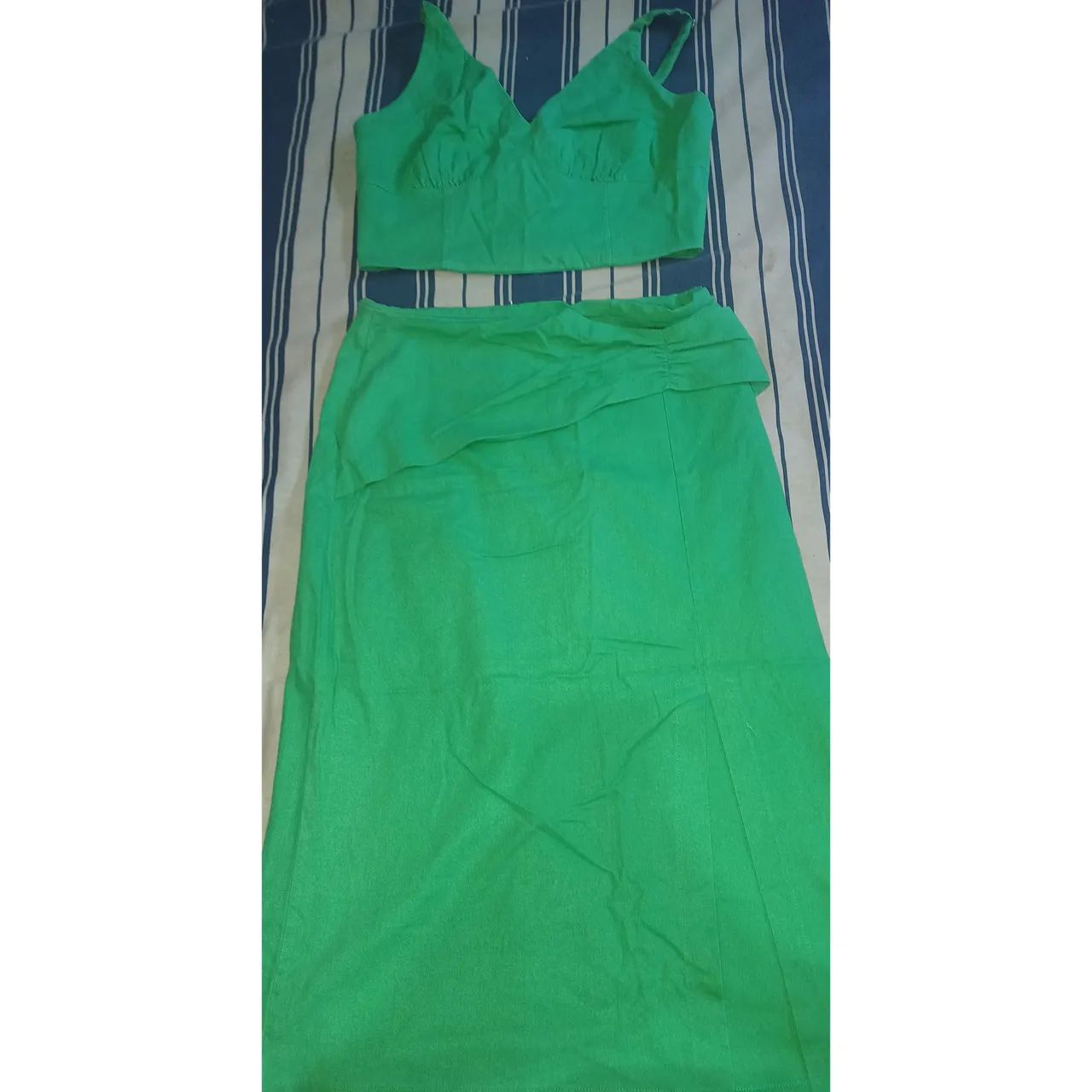 Conjunto tamanho M, cropped e saia midi. Marca Donna Ritz. - Foto 2
