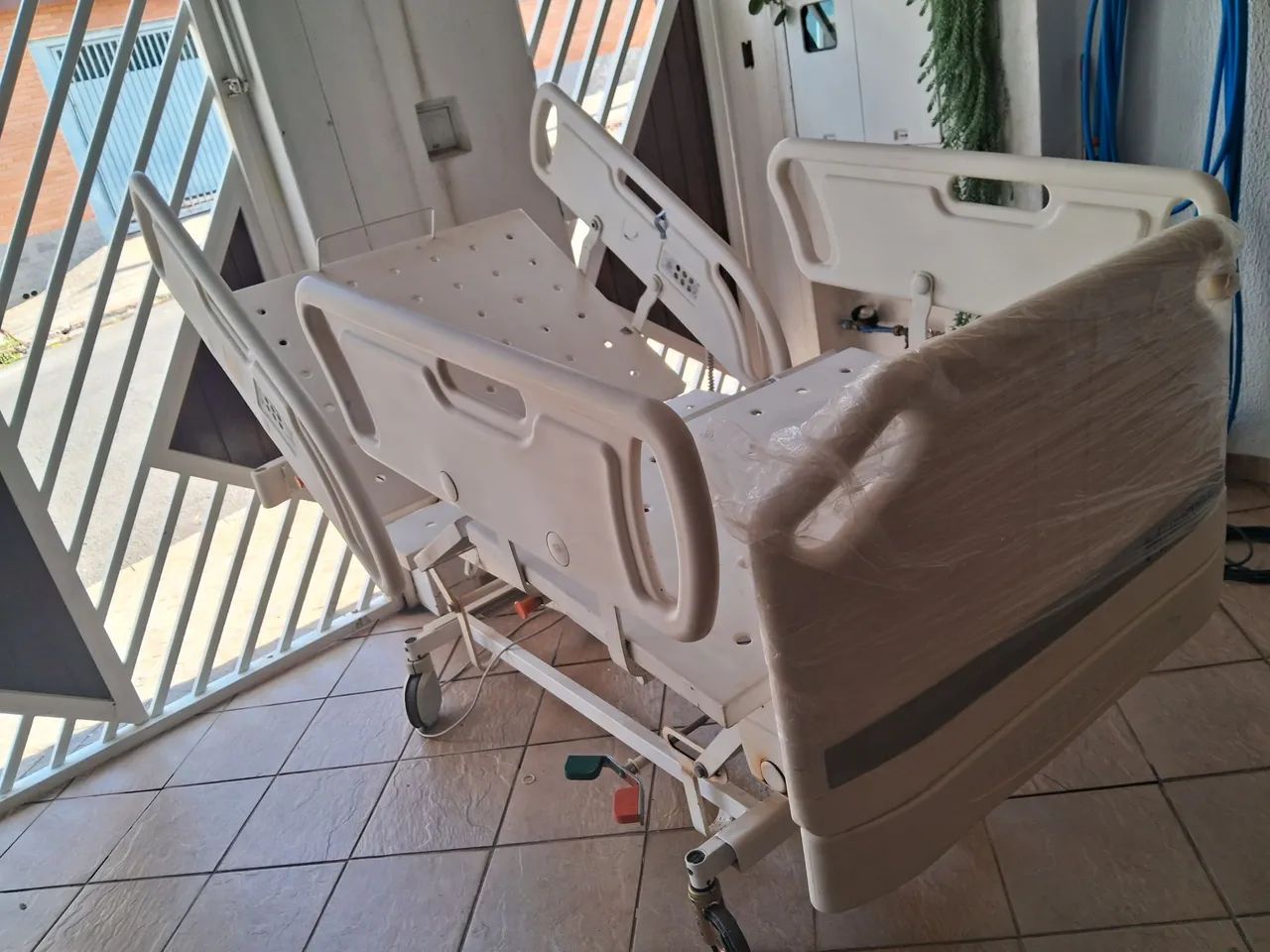 Cama motorizada 10 mov + Poltrona reclinavel  - Foto 5